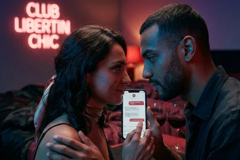 🚩 Le “Red Flag” de la rencontre adulte : apprendre à écouter son instinct dès le premier message 4 red flag